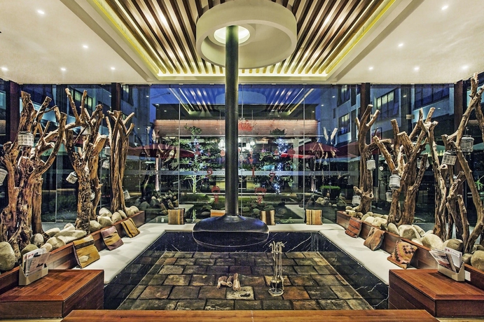 Imagen de los interiores del Hotel Wuyi Mountain Resort. Foto 18