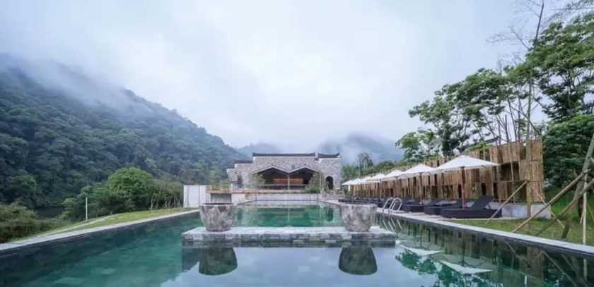 Imagen de la piscina del Hotel Wuyishan Demaotang Resort. Foto 17