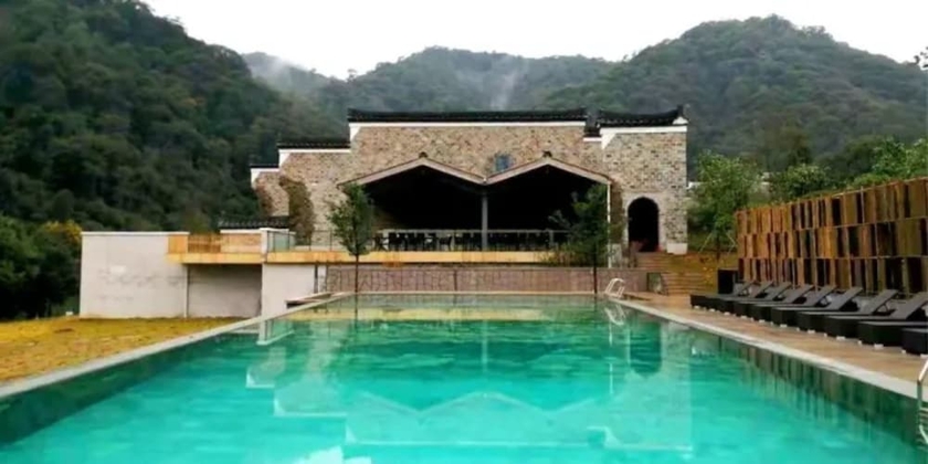Imagen de la piscina del Hotel Wuyishan Demaotang Resort. Foto 19