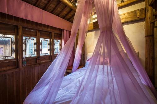 Imagen de la habitación del Hotel Wuyuan Huamantang Liuli Xiangyuan. Foto 8