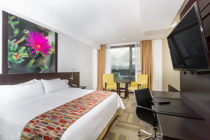 Imagen de la habitación del Hotel Wyndham Aeropuerto de Quito. Foto 11