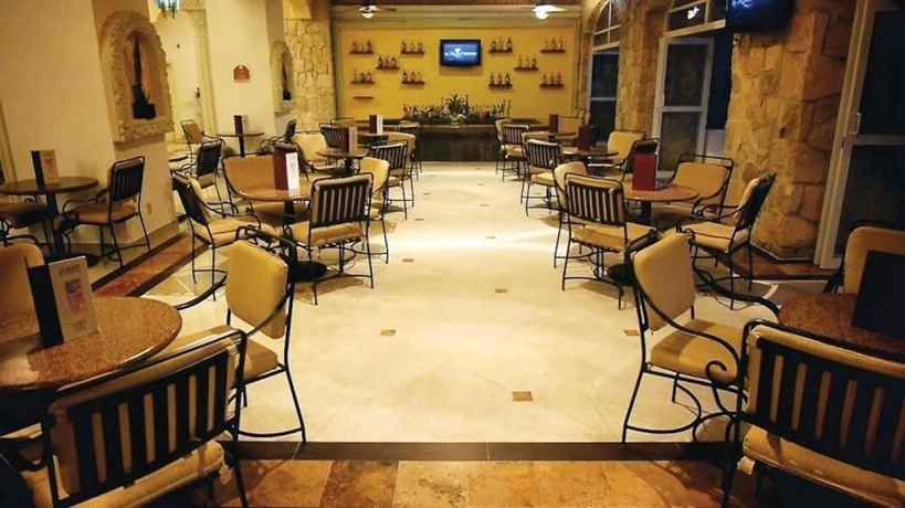 Imagen del bar/restaurante del Hotel Wyndham Alltra Playa Del Carmen Adults Only All Inclusive. Foto 1