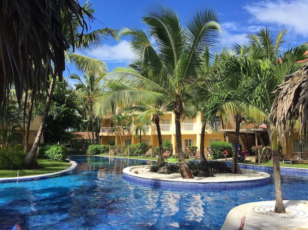 Imagen de la piscina del Hotel Wyndham Alltra Punta Cana All-Inclusive Resort. Foto 12