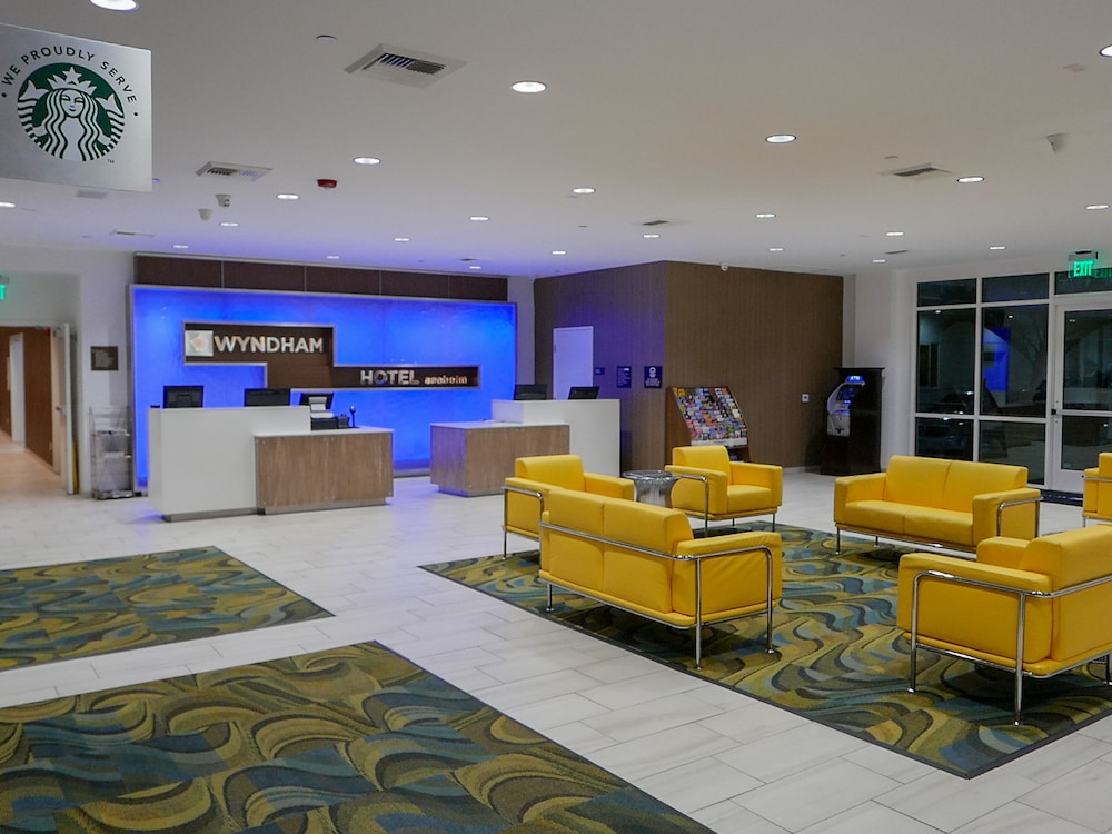 Imagen de los interiores del Hotel Wyndham Anaheim. Foto 12