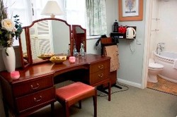 Imagen de la habitación del Hotel Wyndham Arms Hotel. Foto 6