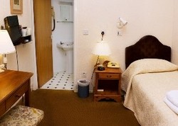 Imagen de la habitación del Hotel Wyndham Arms Hotel. Foto 7