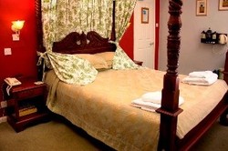 Imagen de la habitación del Hotel Wyndham Arms Hotel. Foto 13