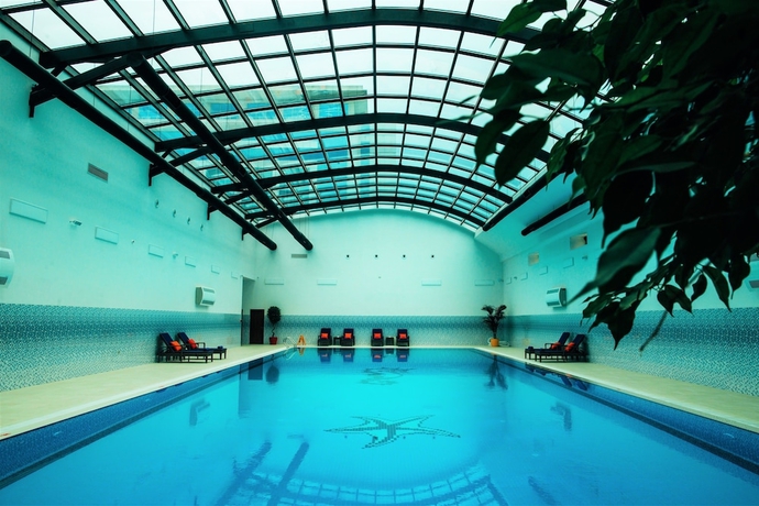 Imagen de la piscina del Hotel Wyndham Baku. Foto 17
