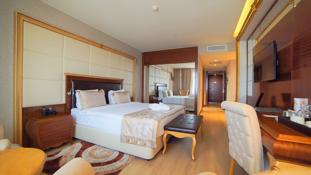 Imagen de la habitación del Hotel Wyndham Batumi. Foto 6