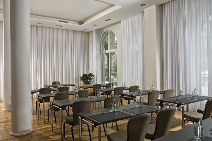 Imagen de los interiores del Hotel Wyndham Berlin Excelsior. Foto 13