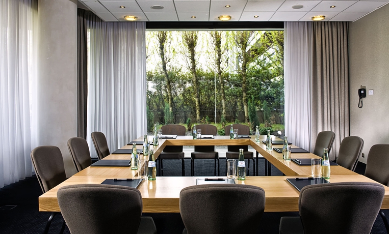 Imagen de los interiores del Hotel Wyndham Berlin Excelsior. Foto 15