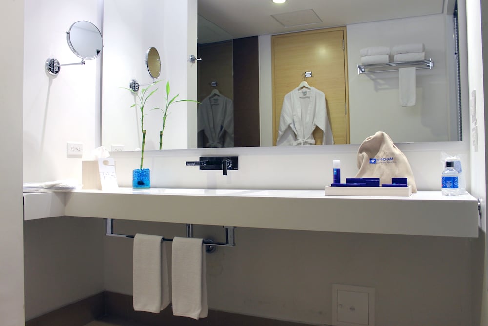 Imagen de la habitación del Hotel Wyndham Bogotá. Foto 11