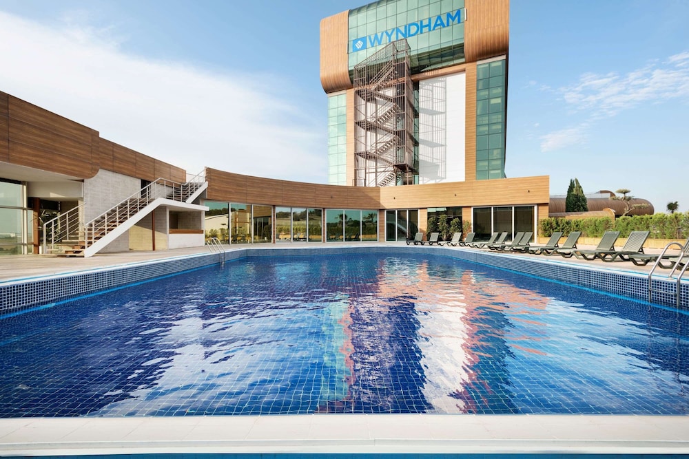 Imagen de la piscina del Hotel Wyndham Cerkezkoy. Foto 18