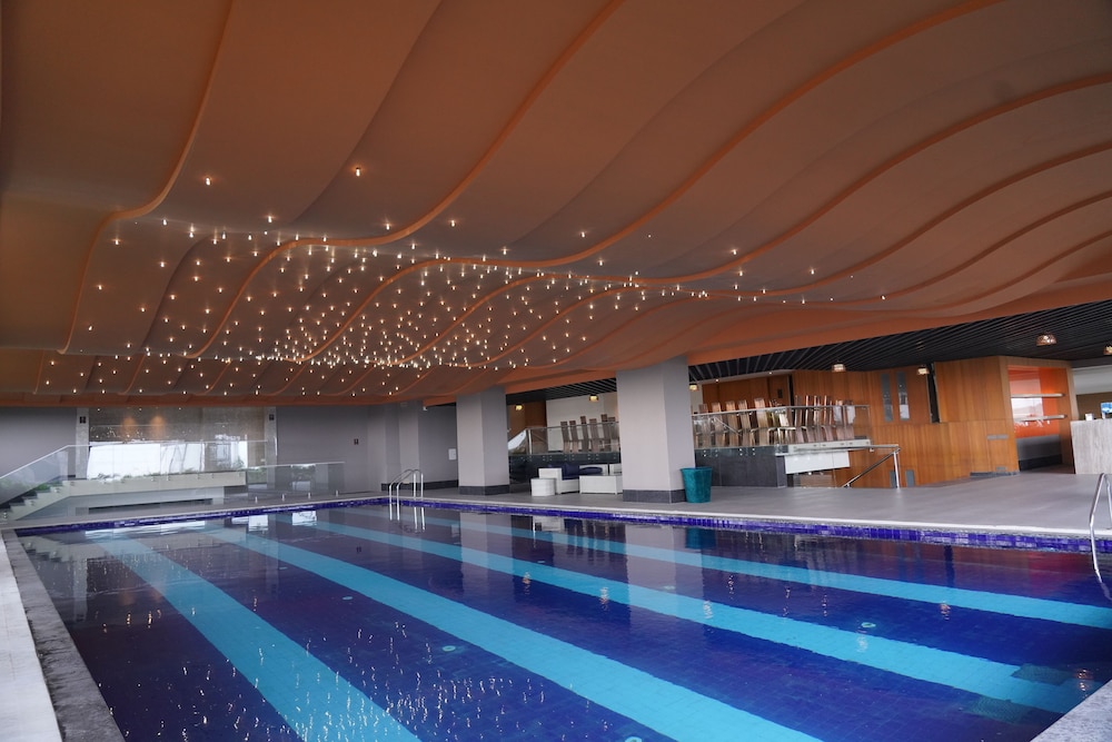 Imagen de la piscina del Hotel Wyndham Chandigarh Mohali. Foto 18