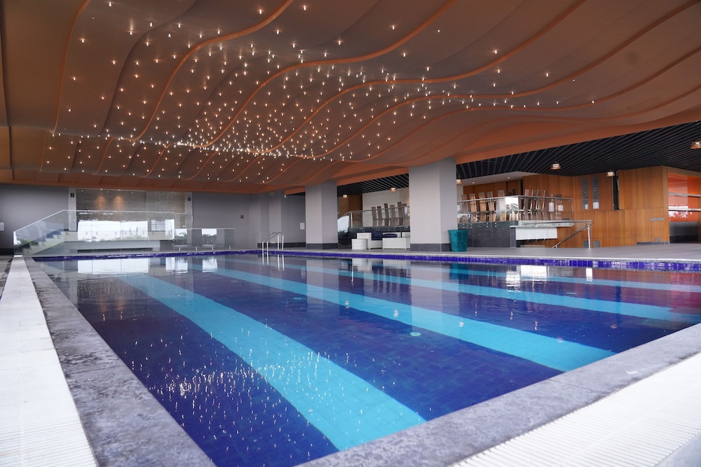 Imagen de la piscina del Hotel Wyndham Chandigarh Mohali. Foto 19