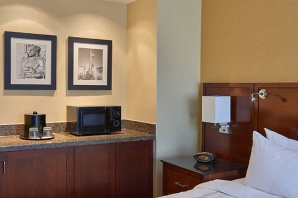 Imagen de la habitación del Hotel Wyndham Cleveland Airport. Foto 4