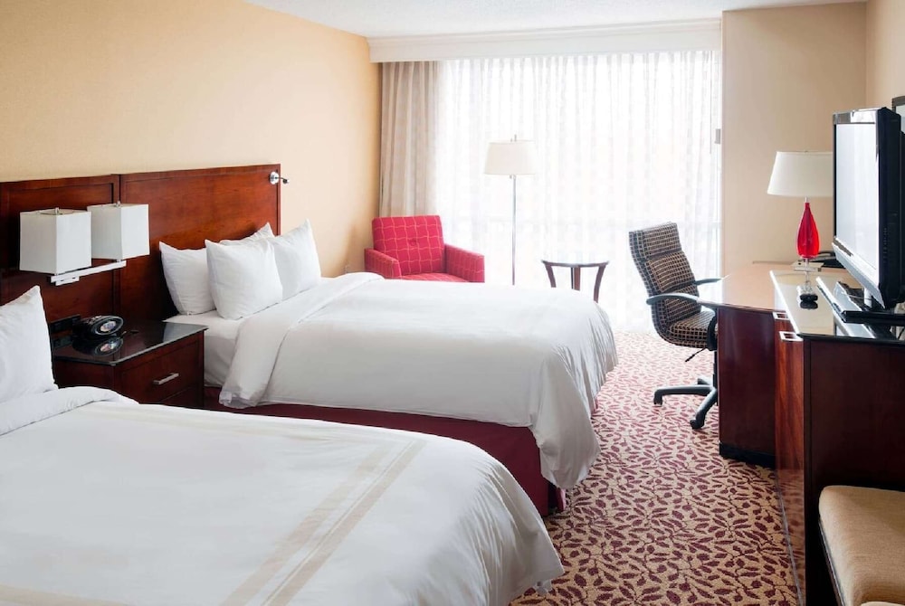 Imagen de la habitación del Hotel Wyndham Cleveland Airport. Foto 5