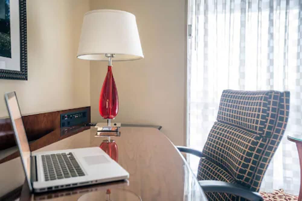 Imagen de la habitación del Hotel Wyndham Cleveland Airport. Foto 9