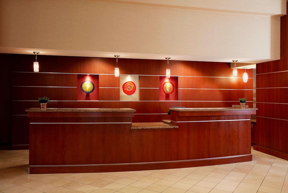 Imagen de los interiores del Hotel Wyndham Cleveland Airport. Foto 16
