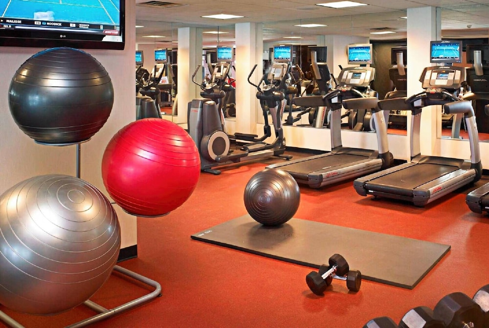 Imagen de los interiores del Hotel Wyndham Cleveland Airport. Foto 18
