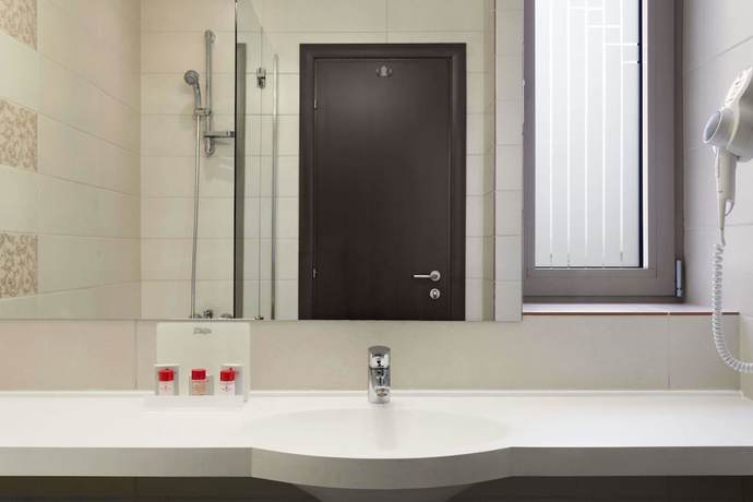 Imagen de la habitación del Hotel Wyndham Cluj. Foto 9