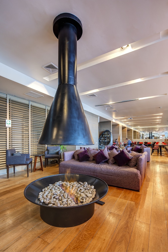 Imagen de los interiores del Hotel Wyndham Concepcion Pettra. Foto 19