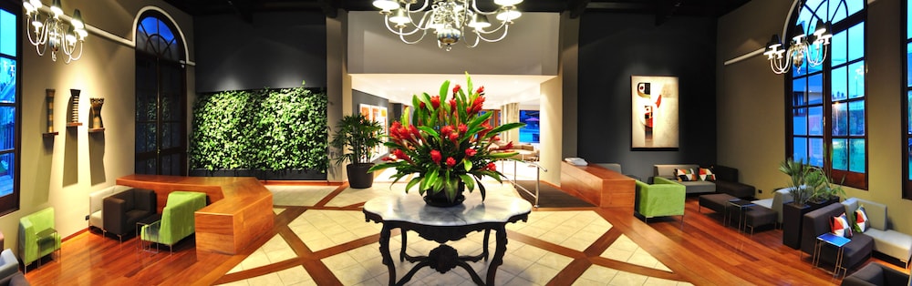 Imagen del bar/restaurante del Hotel Wyndham Costa Del Sol Trujillo. Foto 2