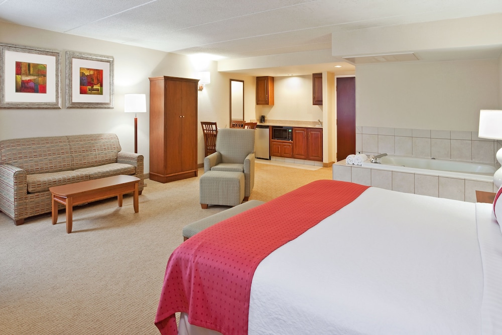 Imagen de la habitación del Hotel Wyndham Flint MI Grand Blanc Bishop Airport Conference Ct. Foto 6