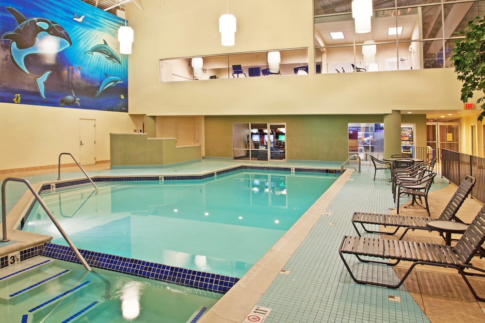 Imagen de la piscina del Hotel Wyndham Flint MI Grand Blanc Bishop Airport Conference Ct. Foto 19