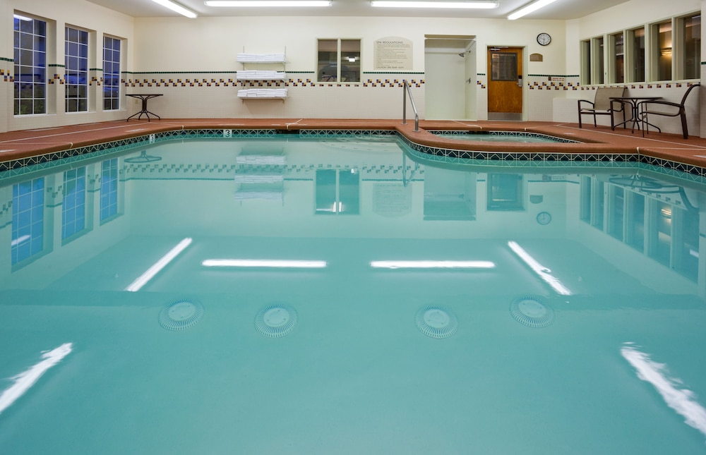 Imagen de la piscina del Hotel Wyndham Garden Anchorage Airport. Foto 20