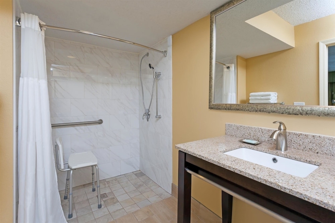 Imagen de la habitación del Hotel Wyndham Garden Ann Arbor. Foto 5