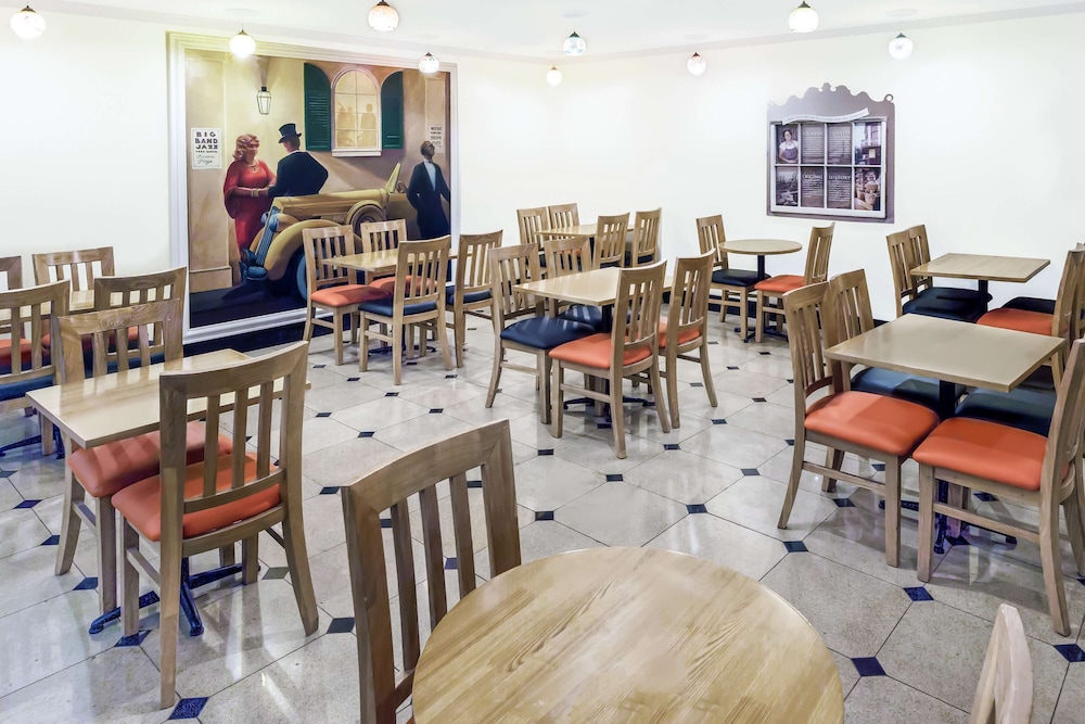 Imagen del bar/restaurante del Hotel Wyndham Garden Baronne Plaza New Orleans. Foto 3