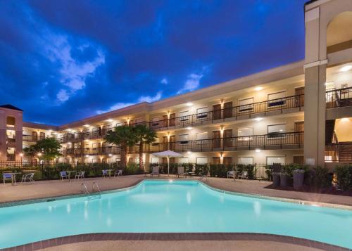 Imagen general del Hotel Wyndham Garden Baton Rouge. Foto 3
