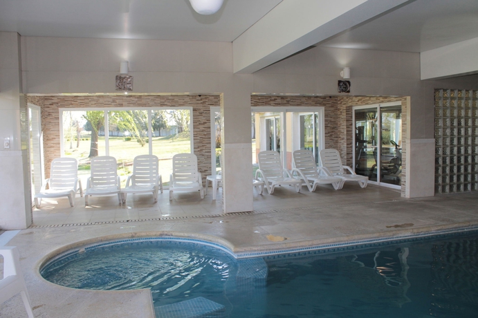 Imagen de la piscina del Hotel Wyndham Garden Campana. Foto 16