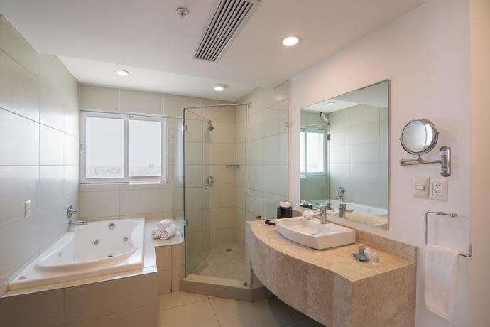 Imagen de la habitación del Hotel Wyndham Garden Celaya. Foto 8