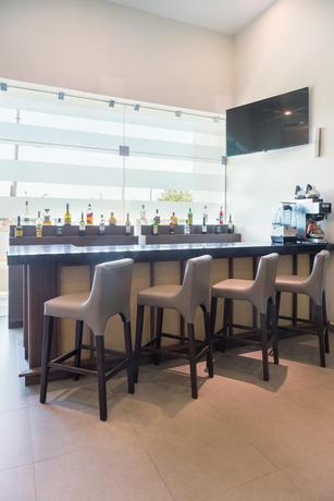 Imagen del bar/restaurante del Hotel Wyndham Garden Celaya. Foto 6