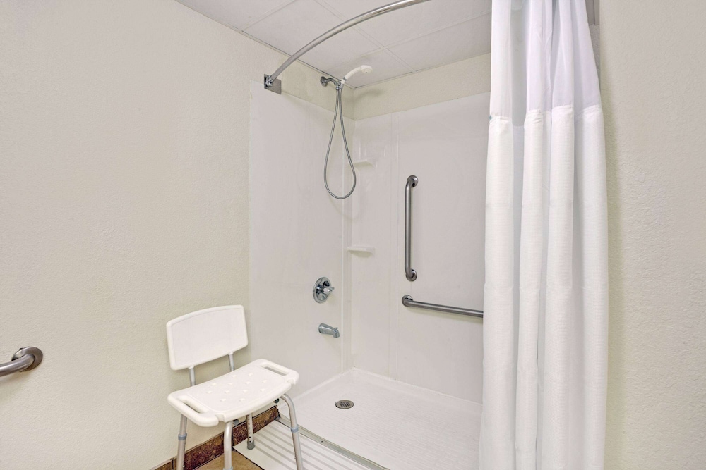 Imagen de la habitación del Hotel Wyndham Garden Charlotte Airport Southeast. Foto 12