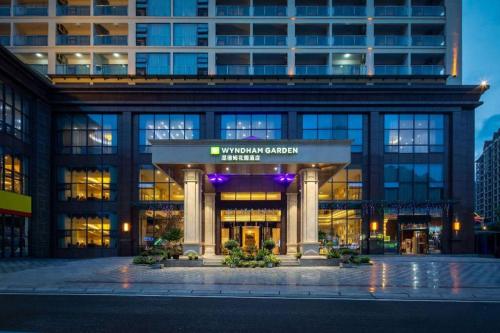 Imagen general del Hotel Wyndham Garden Chengdu Huashuiwan. Foto 6