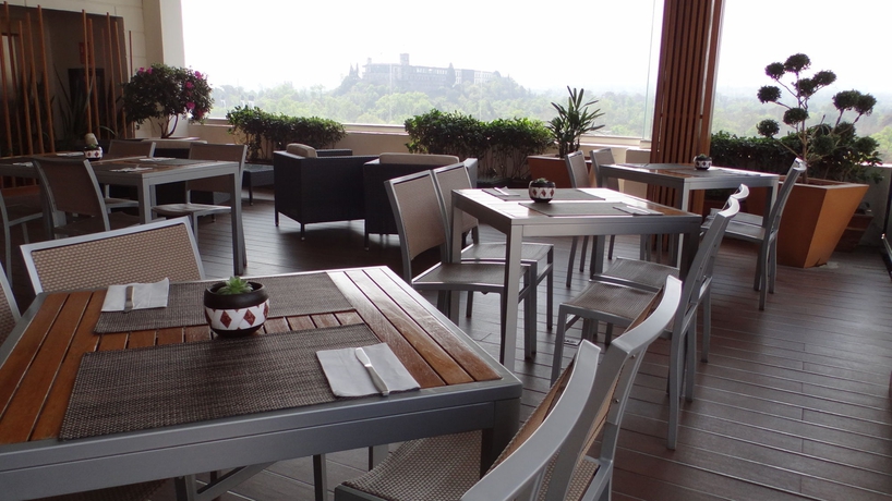 Imagen del bar/restaurante del Hotel Wyndham Garden Ciudad de México Polanco. Foto 5