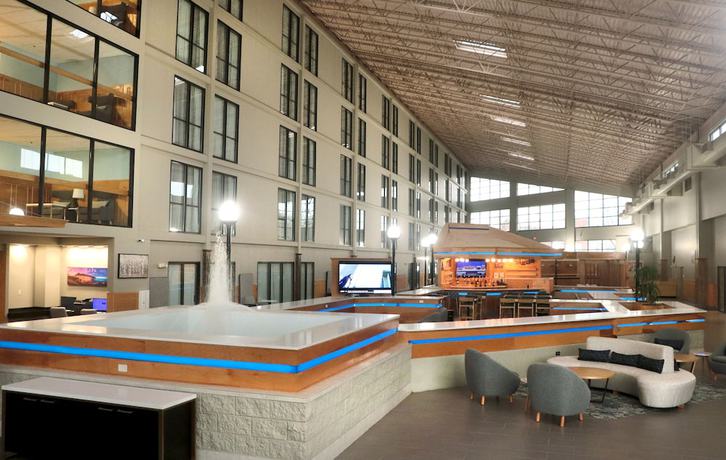 Imagen del bar/restaurante del Hotel Wyndham Garden Conference Center Champaign/Urbana. Foto 1