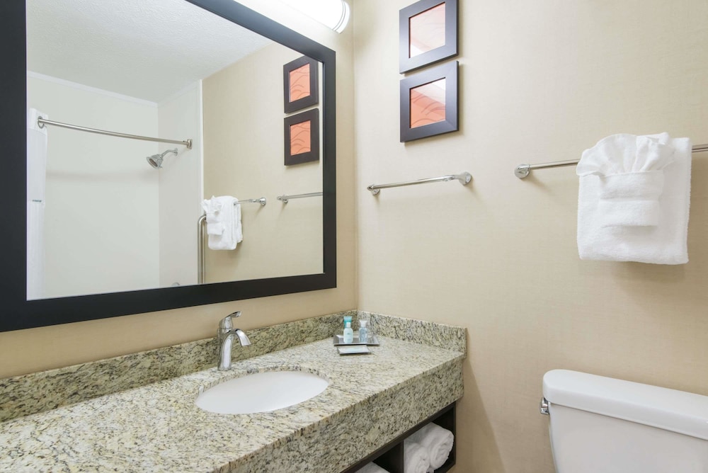 Imagen de la habitación del Hotel Wyndham Garden Cross Lanes Charleston. Foto 8