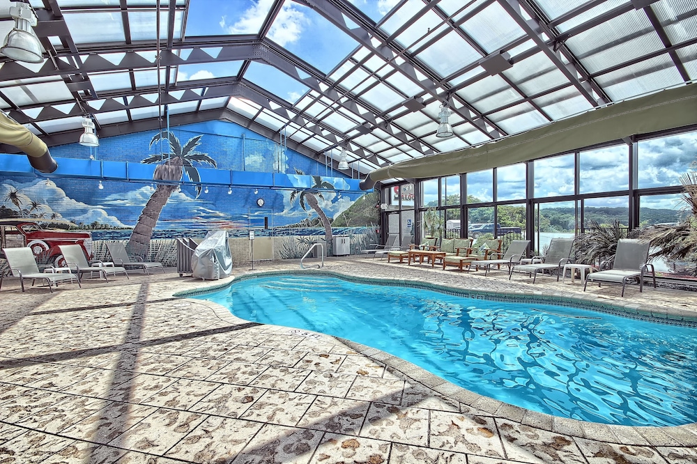 Imagen de la piscina del Hotel Wyndham Garden Cross Lanes Charleston. Foto 19