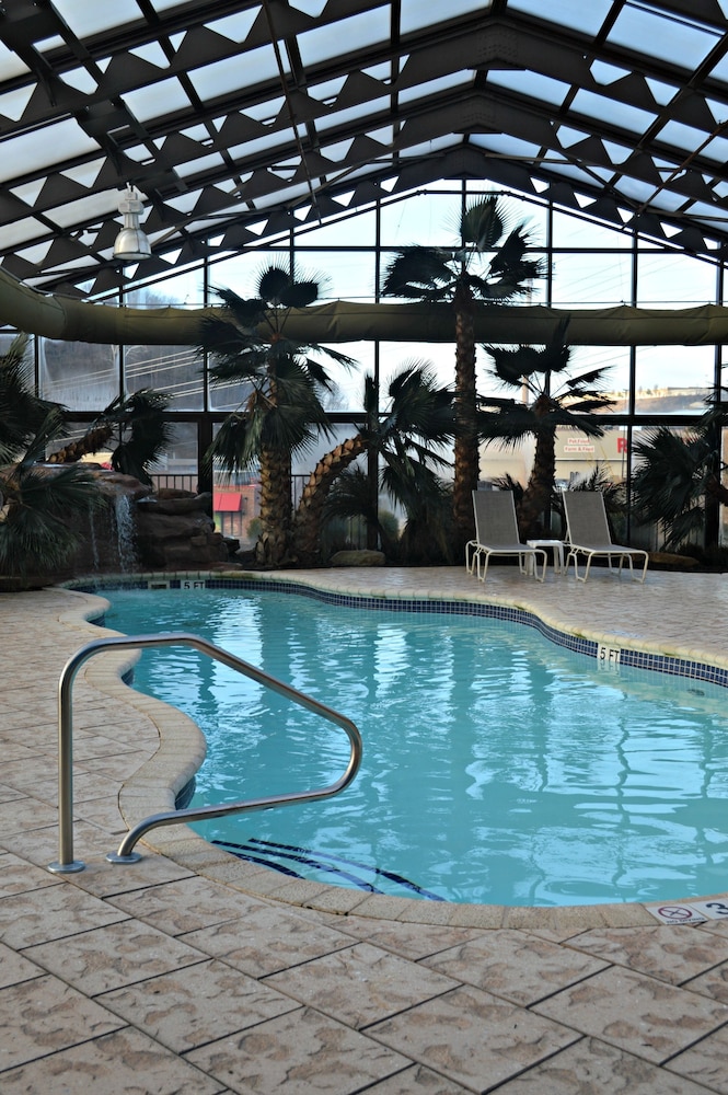 Imagen de la piscina del Hotel Wyndham Garden Cross Lanes Charleston. Foto 20