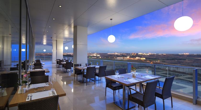 Imagen del bar/restaurante del Hotel Wyndham Garden Diyarbakir. Foto 2