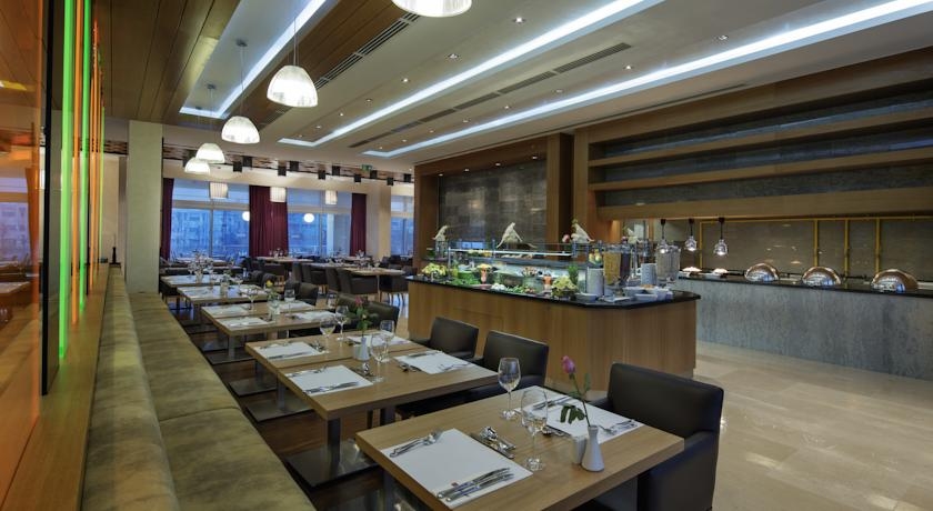 Imagen del bar/restaurante del Hotel Wyndham Garden Diyarbakir. Foto 3