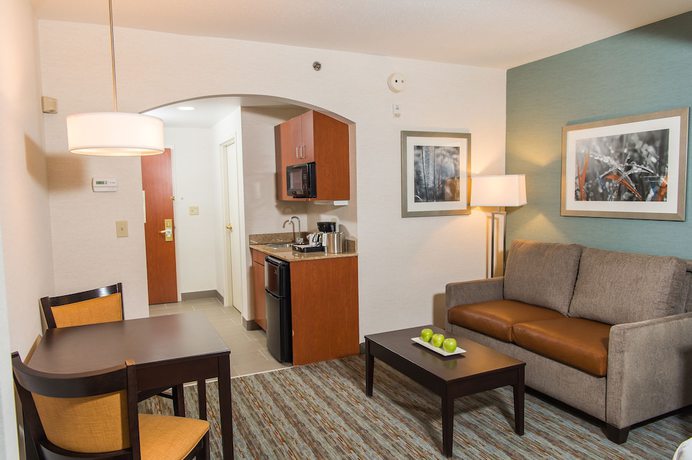 Imagen de la habitación del Hotel Wyndham Garden Erie. Foto 9