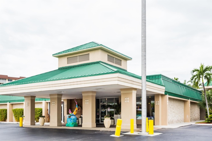 Imagen de la piscina del Hotel Wyndham Garden Fort Myers Beach. Foto 12