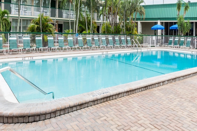 Imagen de la piscina del Hotel Wyndham Garden Fort Myers Beach. Foto 13