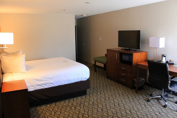Imagen de la habitación del Hotel Wyndham Garden Fort Wayne. Foto 7