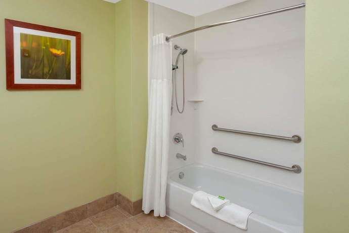 Imagen de la habitación del Hotel Wyndham Garden Fort Wayne. Foto 11